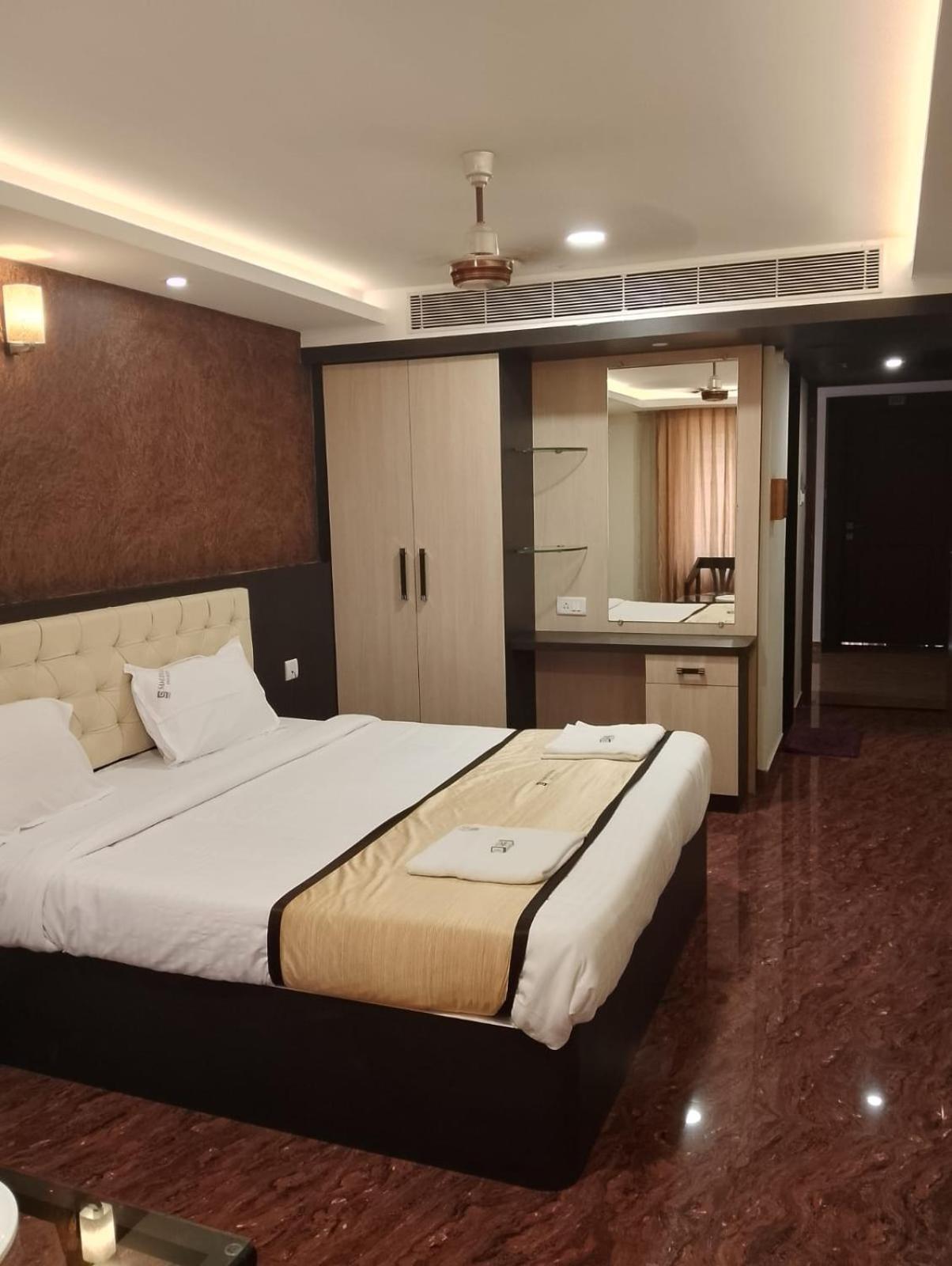 Hotel Samudyatha Inn And Suites 쿤다푸르 외부 사진
